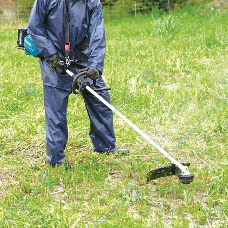 Makita UR007GZ01, 40V 1000W Cordless 3-Speed Grass Trimmer, Loop Handle without Battery & Charger