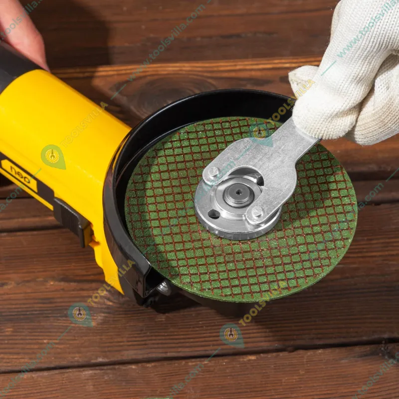 Deli 100 mm 750 Watt Angle Grinder, 12000 RPM (DL-JM100-E1)