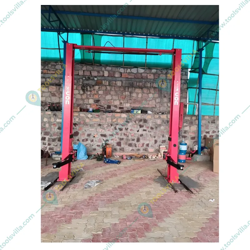 Icon 4 Ton Lifting Capcity Two Post Hydraulic Car Lifter With 717 mm Maximum Lifting Height