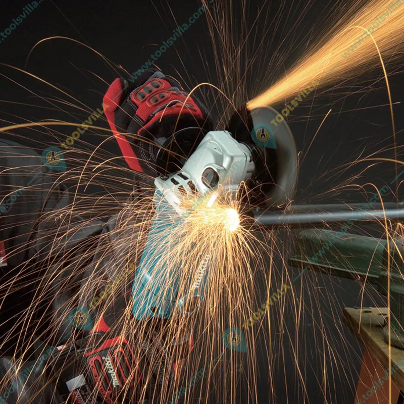 Makita 125 mm (5 inch) 1050 Watt Angle Grinder With Accessories, 12000 RPM (GA5010)
