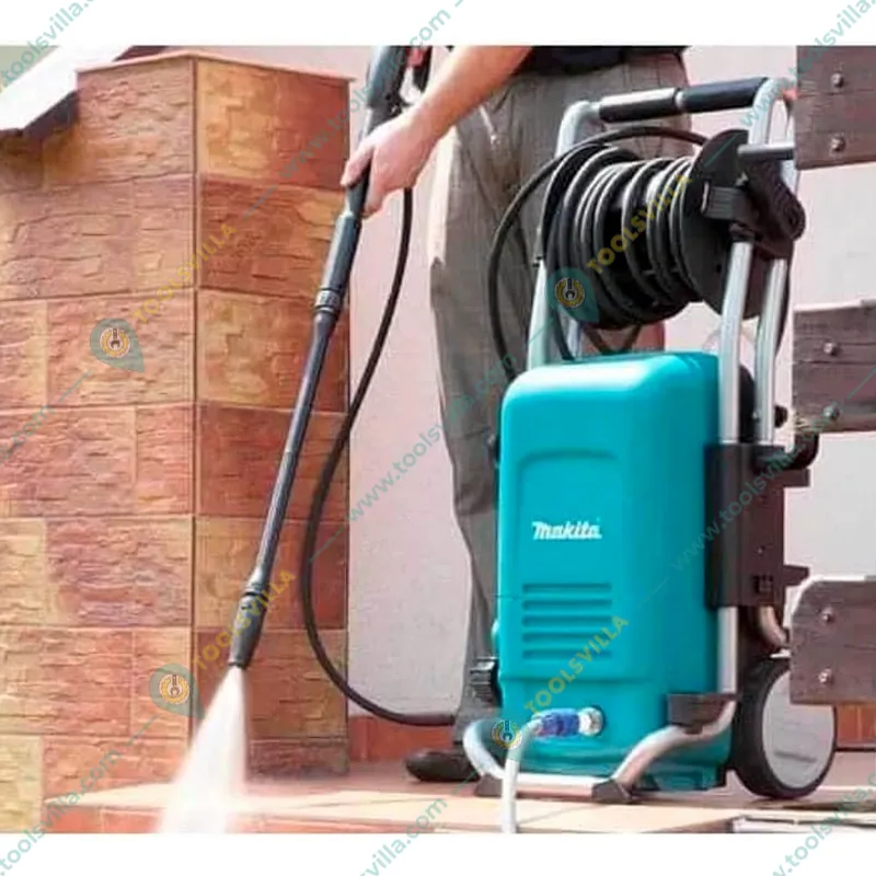 Makita 150bar, 2500W, 500L/Hr Car Washer With Accessories ( HW151)
