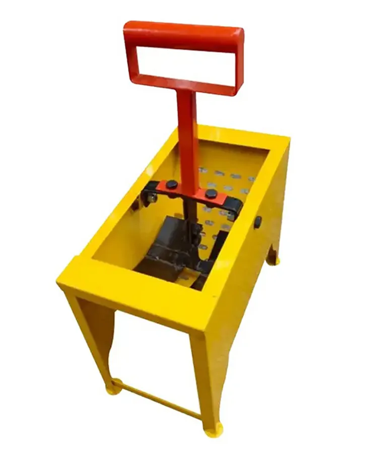 Manual Operated Groundnut Shelling Machine, Capacity 50 Kg/Hr