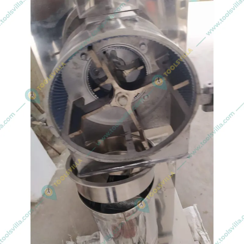 Semi-Automatic Flour Mill/Pulverizer Machine/Masala Grinder with Double Chamber, SS Body, 5 HP, 35-40kg/hr 