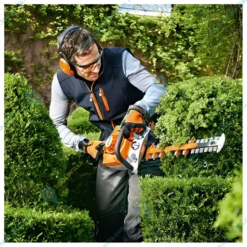 Stihl Petrol Hedge Trimmer With 24 Inch Length | HS 82R